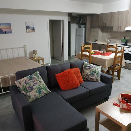 Adonis Apartment Pafos Dış mekan fotoğraf